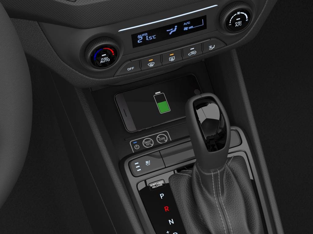 Outra novidade é o carregador de celular por indução, sem necessidade de cabo (Divulgação/Hyundai)