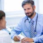 paciente-consultar-um-medico_1170-2162