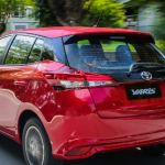 yaris traseira