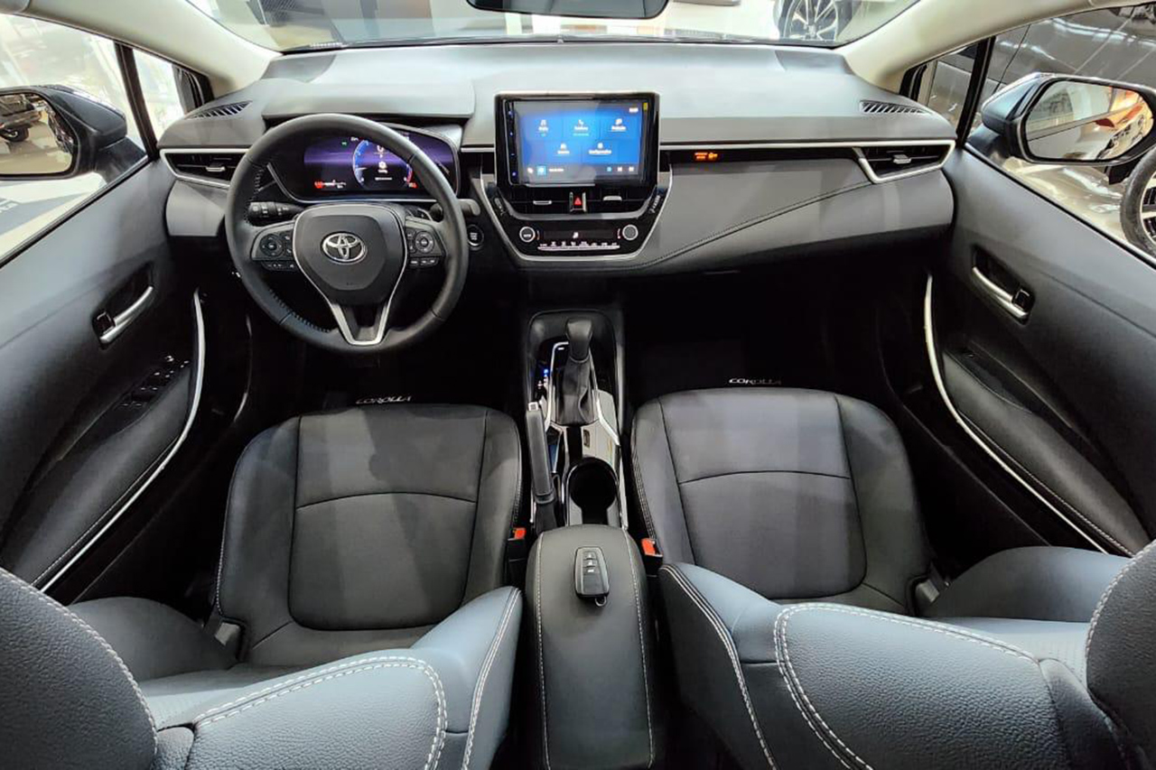 Consórcio Corolla XEi interior