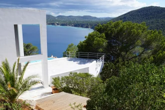 Casa moderna adquirida com carta de crédito de consórcio imobiliário como investimento